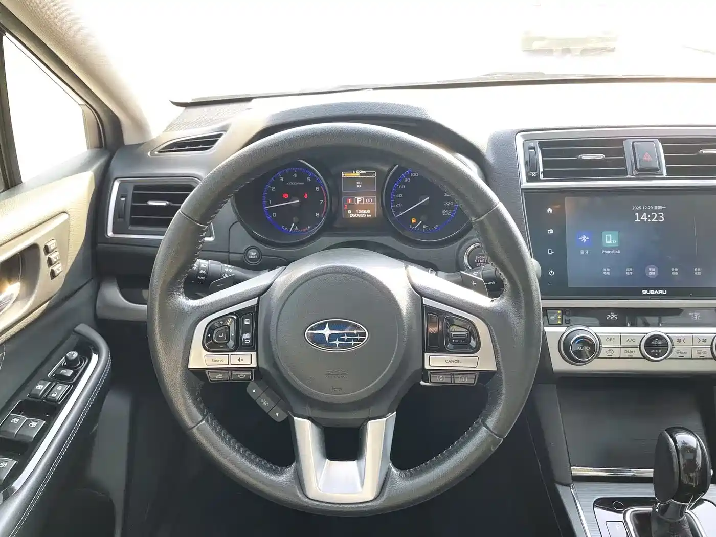 Subaru Legacy 2016 2.5i AWD Glory Edition фото 11