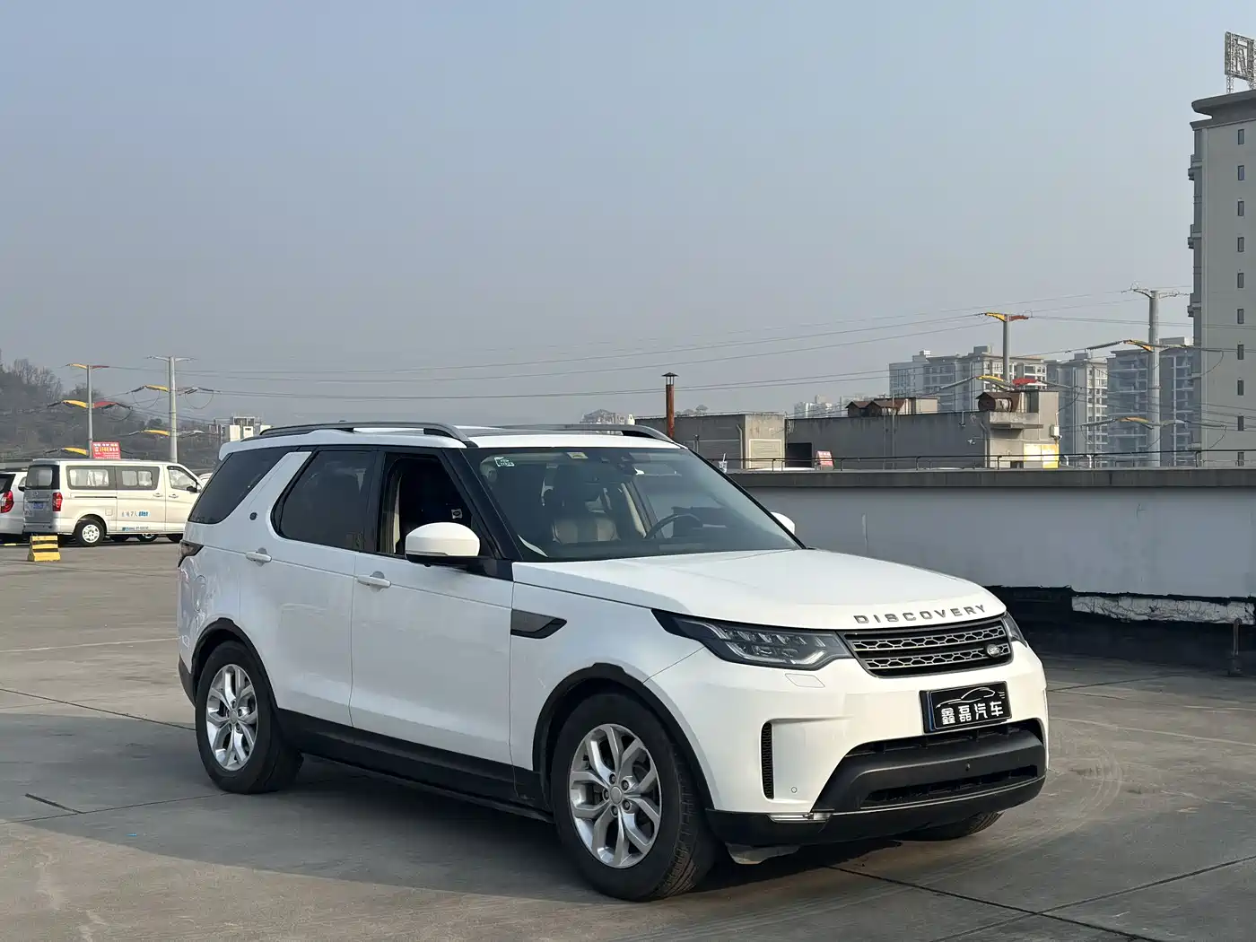 Land Rover Discovery 2017 3.0 SC V6 SE фото 3