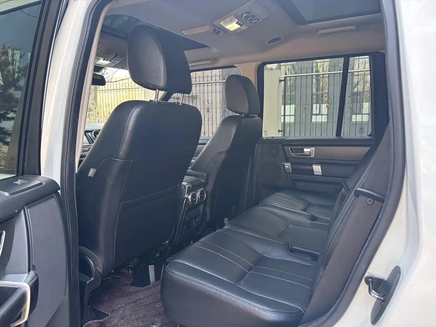 Land Rover Discovery 2015 3.0 SDV6 HSE Diesel фото 6
