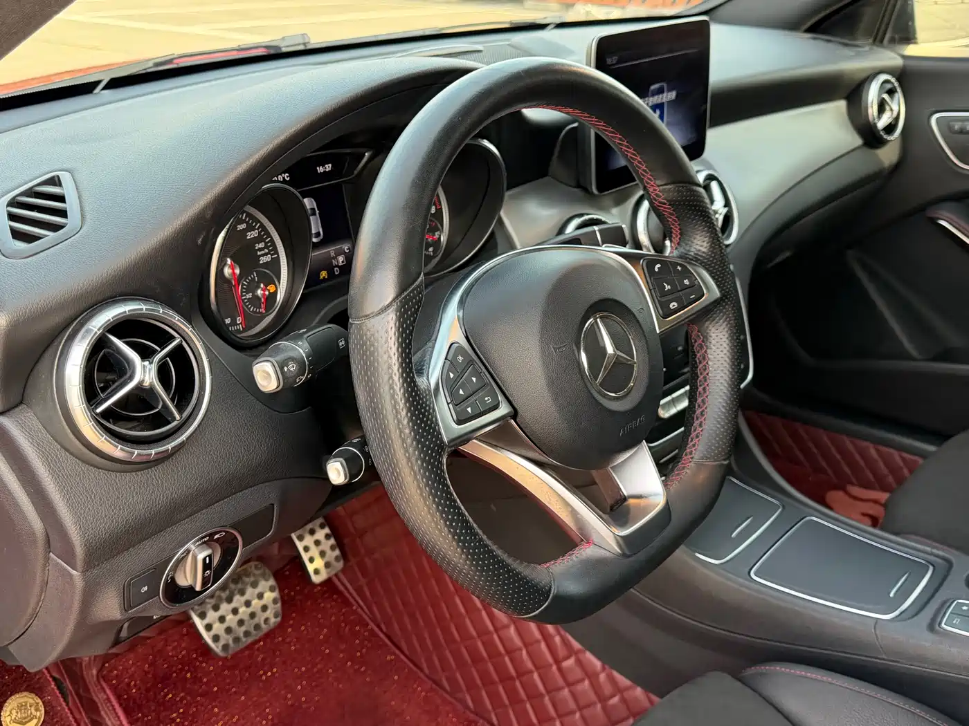 Mercedes-Benz CLA (Import) 2018 CLA 220 4MATIC фото 12