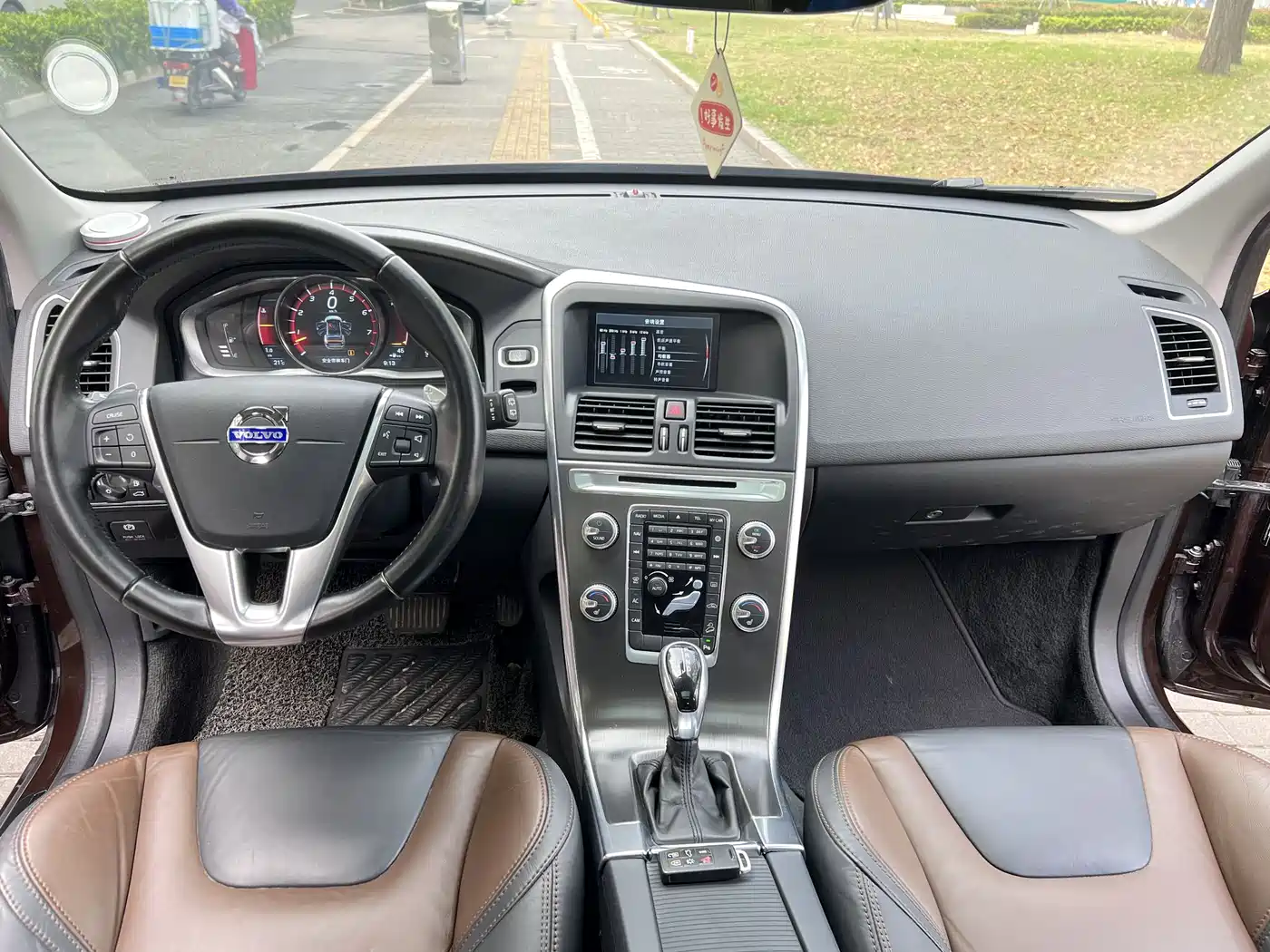 Volvo XC60 (Import) 2014 2015 T6 Momentum