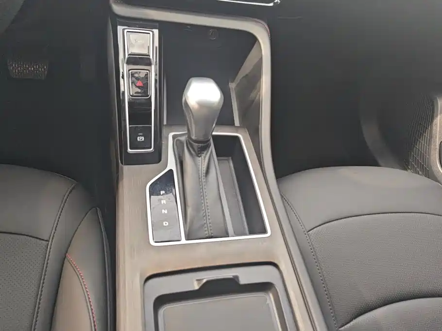 Roewe i5 2026 2023 1.5L CVT Luxury Edition