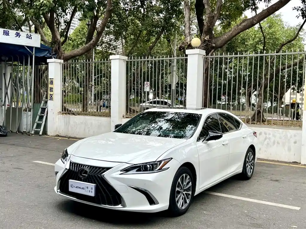 Lexus ES 2023 200 Excellence Edition