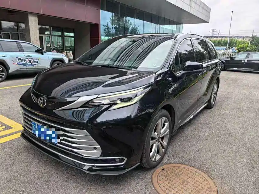 Photo 1 - Toyota Sienna