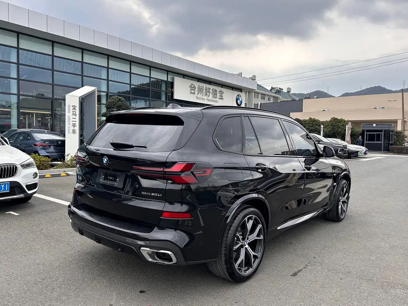 BMW X5 2025 Model xDrive 30Li Exclusive M Sport Blackout Package фото 13