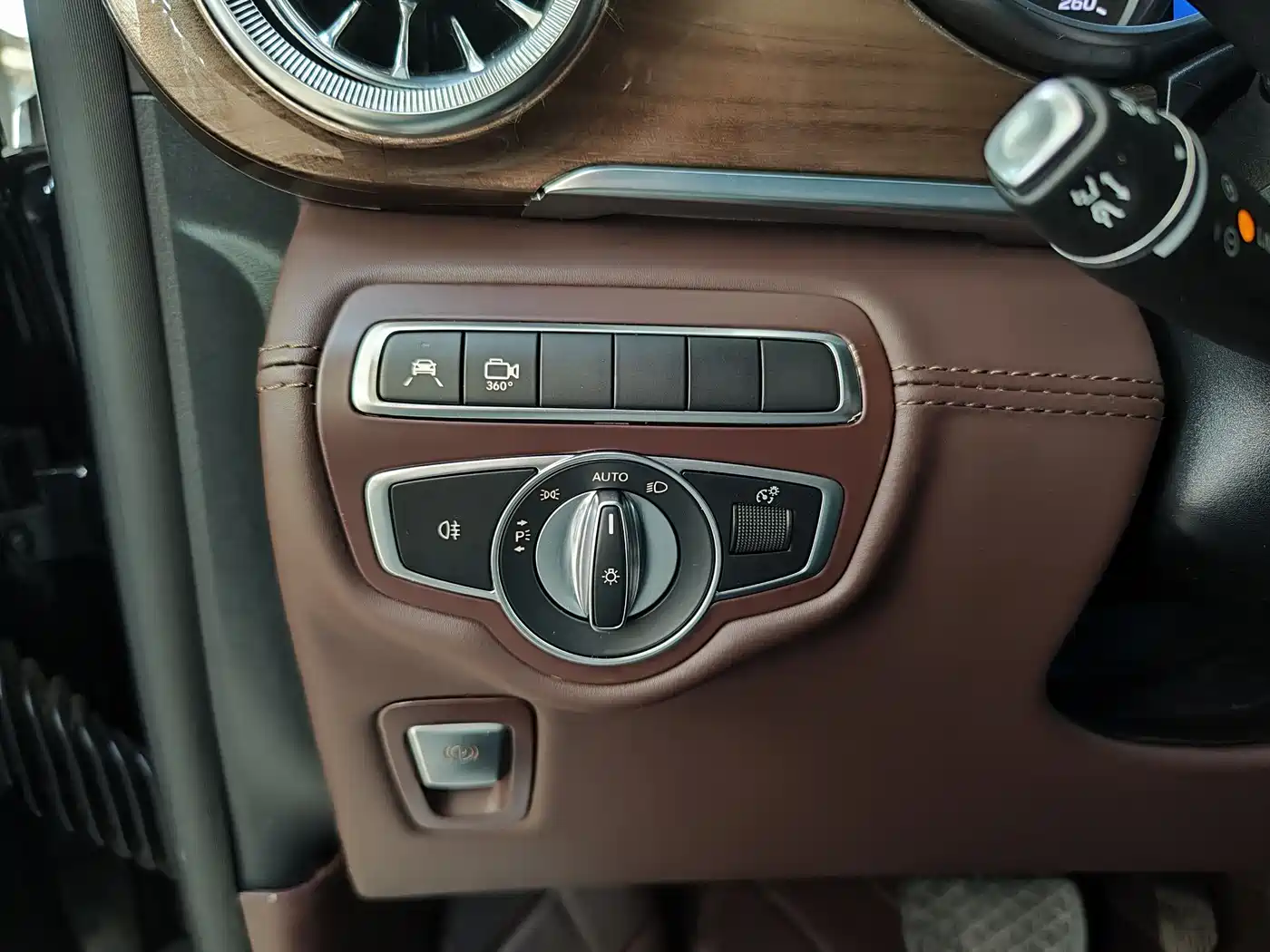 Mercedes-Benz V-Class 2022 V 260 L Long Wheelbase Prestige Edition фото 24