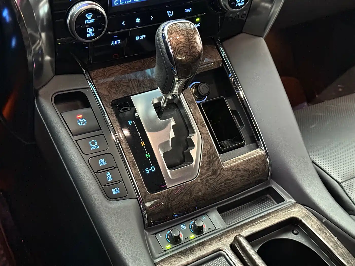 Toyota Vellfire 2021 Crown Hybrid 2.5L HV Premium Edition фото 14