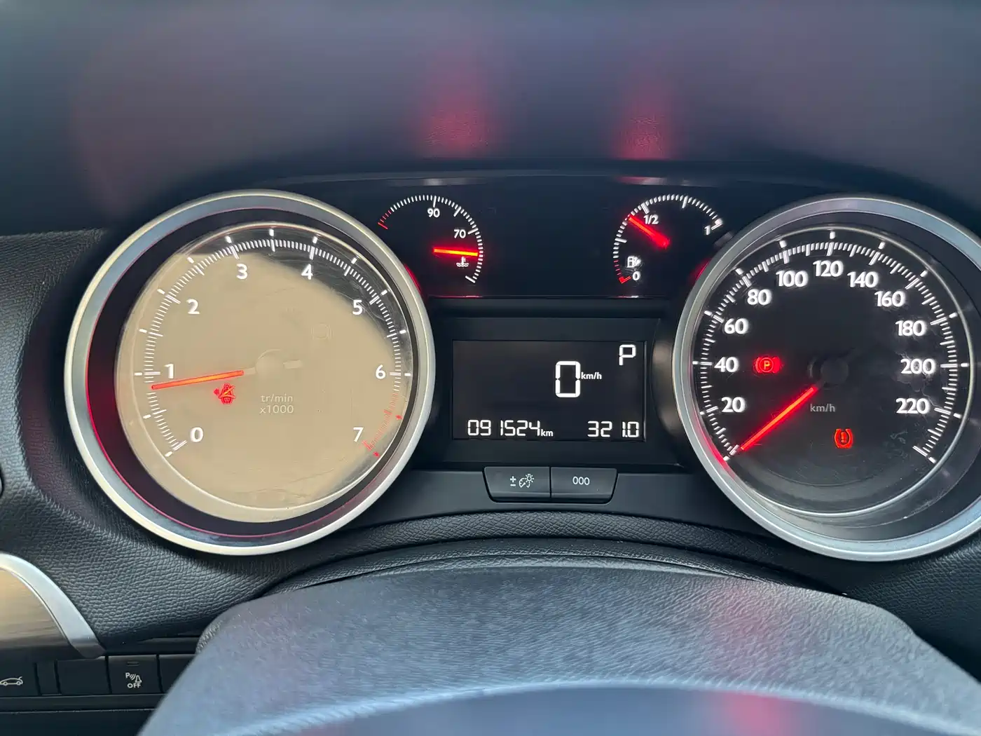 Peugeot 408 2015 Model 1.2T Automatic Luxury Edition фото 12