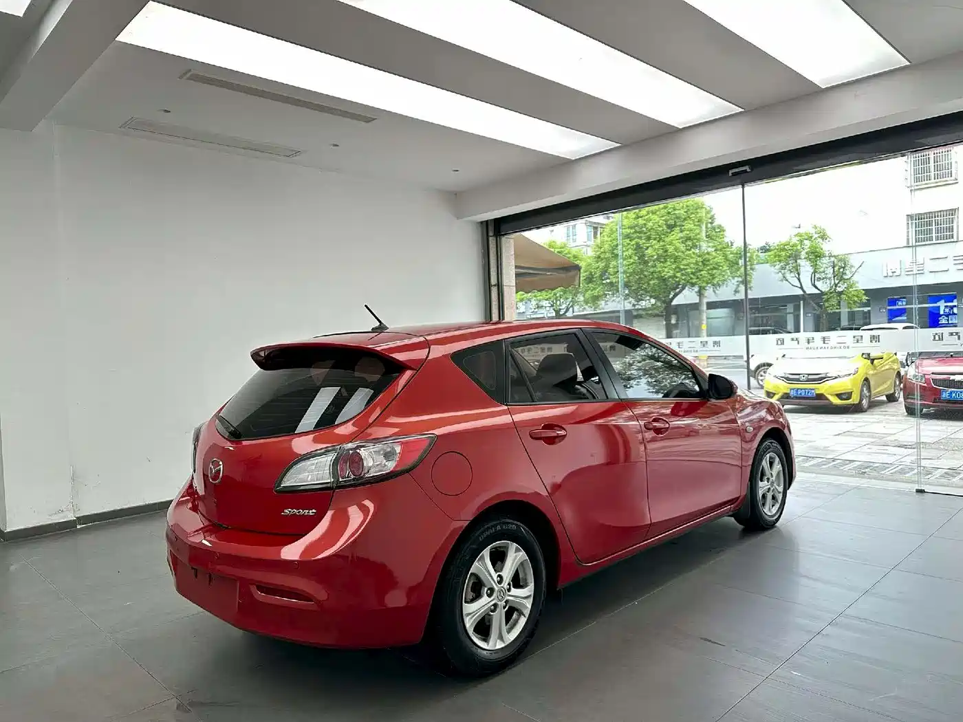 Mazda Mazda3 (Import) 2011 2010 Hatchback 1.6 Automatic Luxury