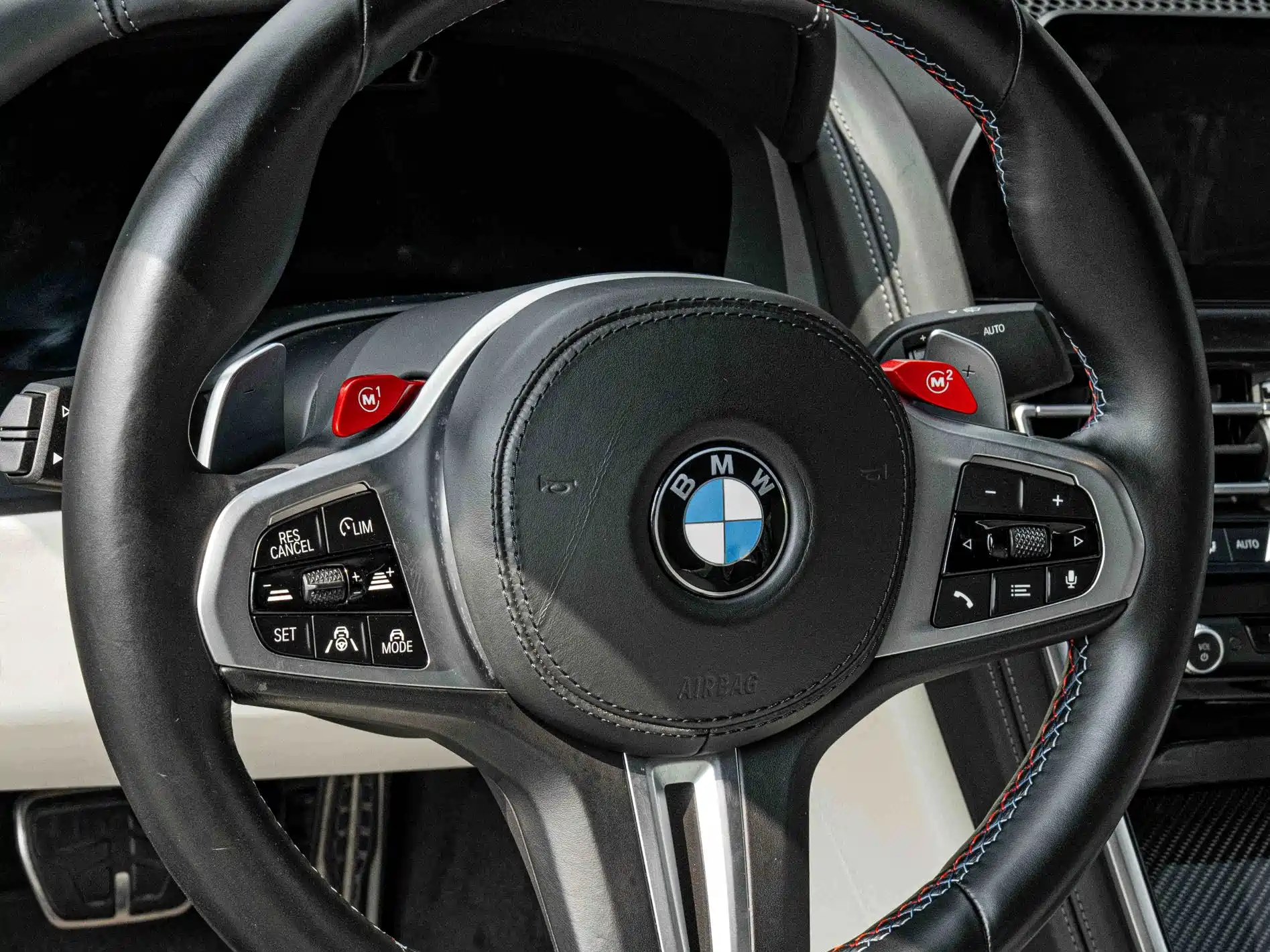 Photo 13 - BMW M8