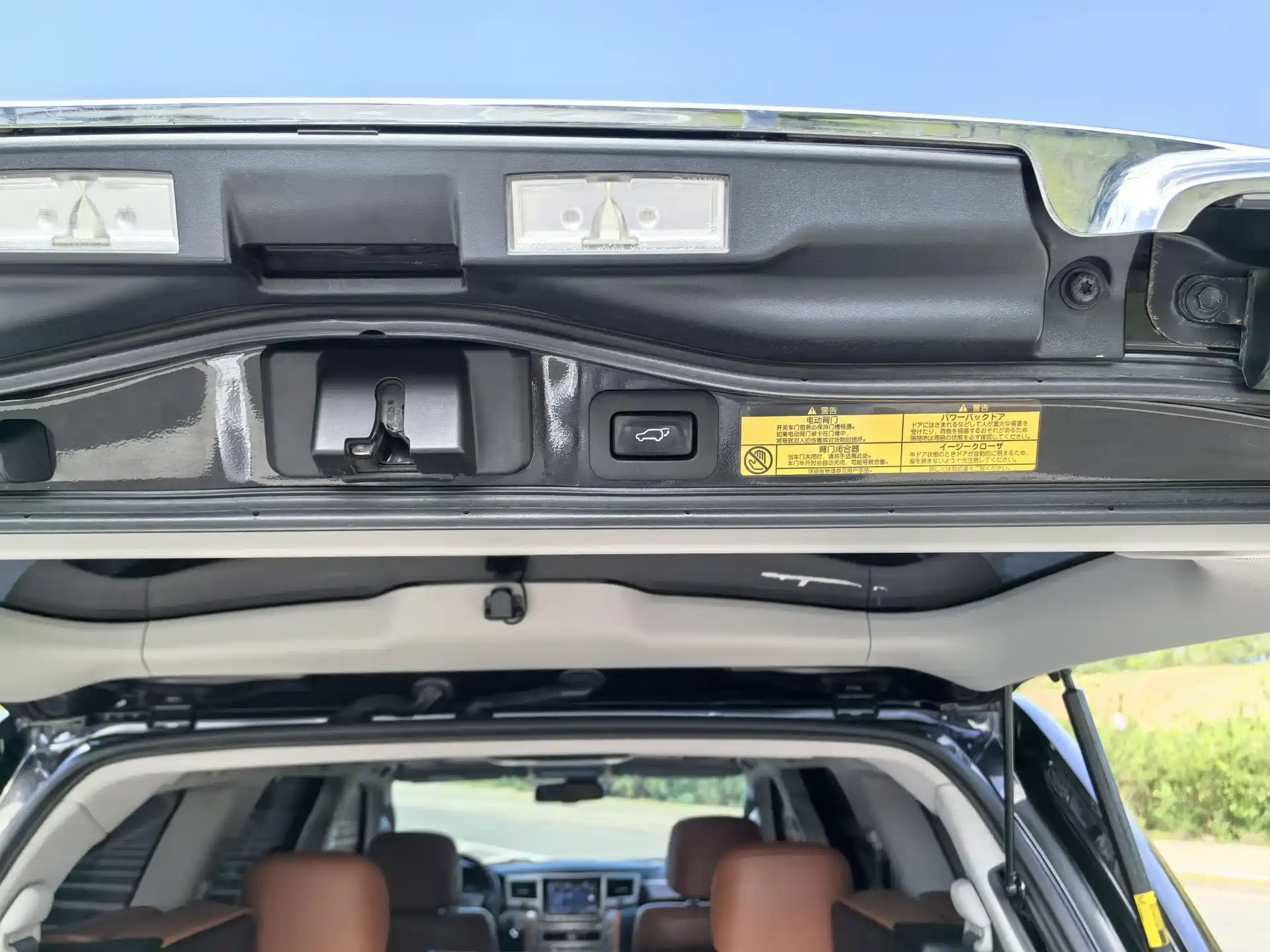 Фото 17 - Lexus LX