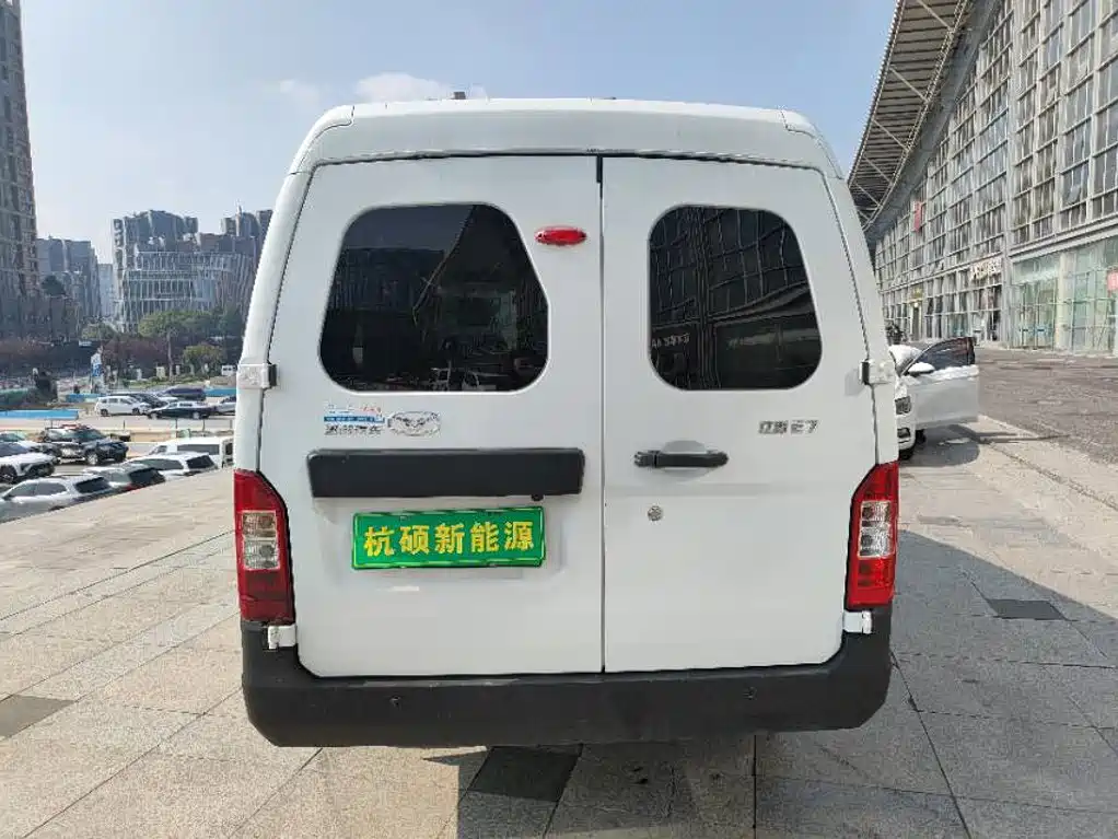 Cowin Kaiyi River Dolphin E7 2025 2025 Startup Edition 41.86kWh 6-seater