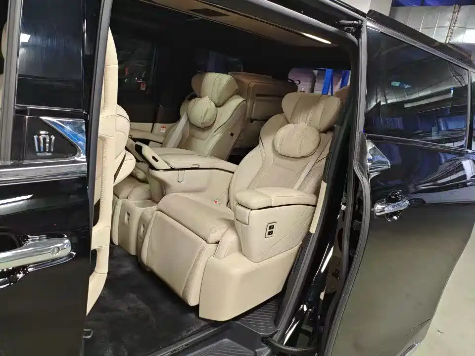 Фото 3 - Toyota Vellfire