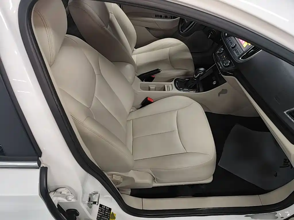 Фото 25 - Roewe 360