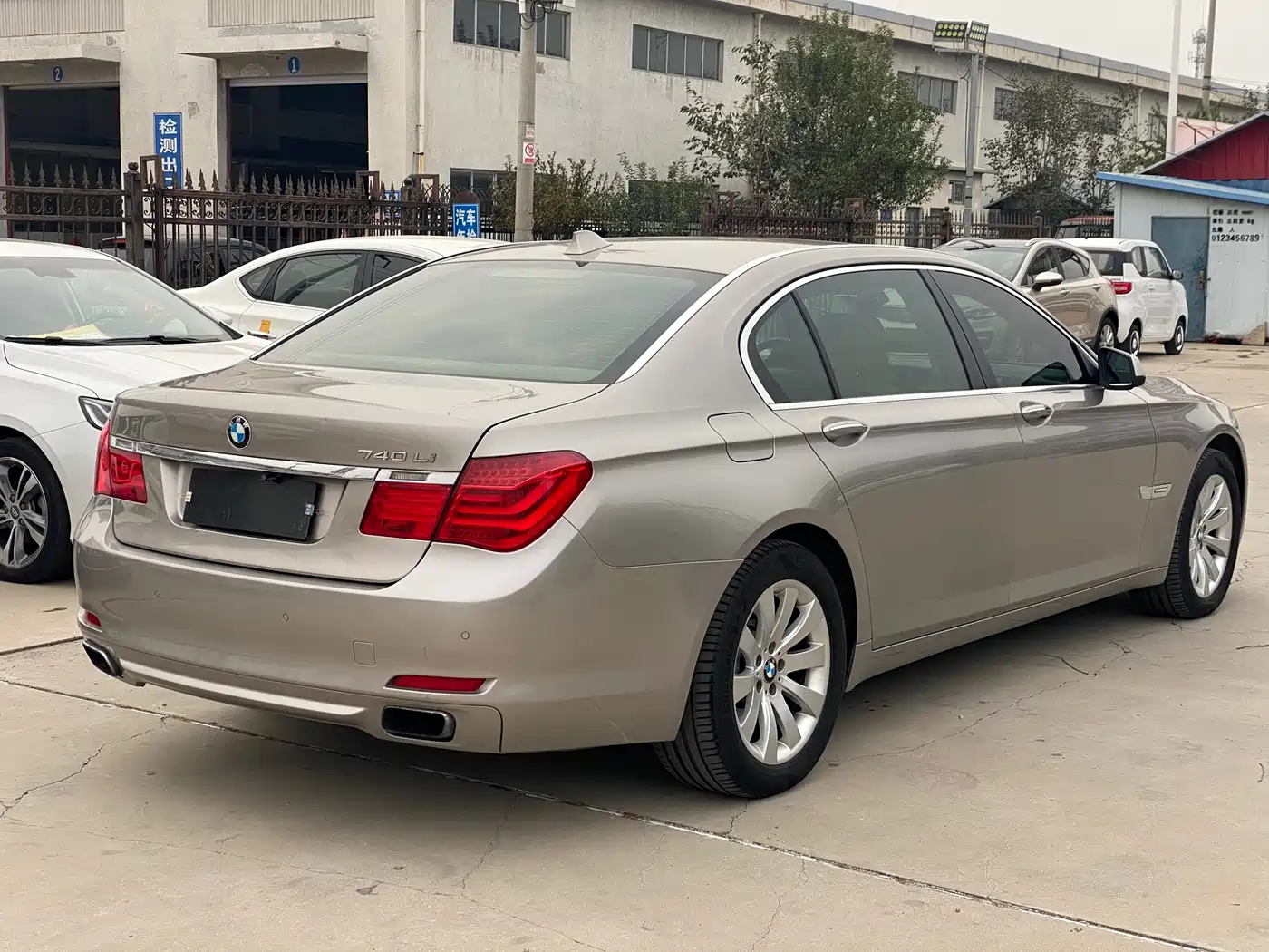 BMW 7 Series 2011 740Li Steinway Limited Edition фото 15