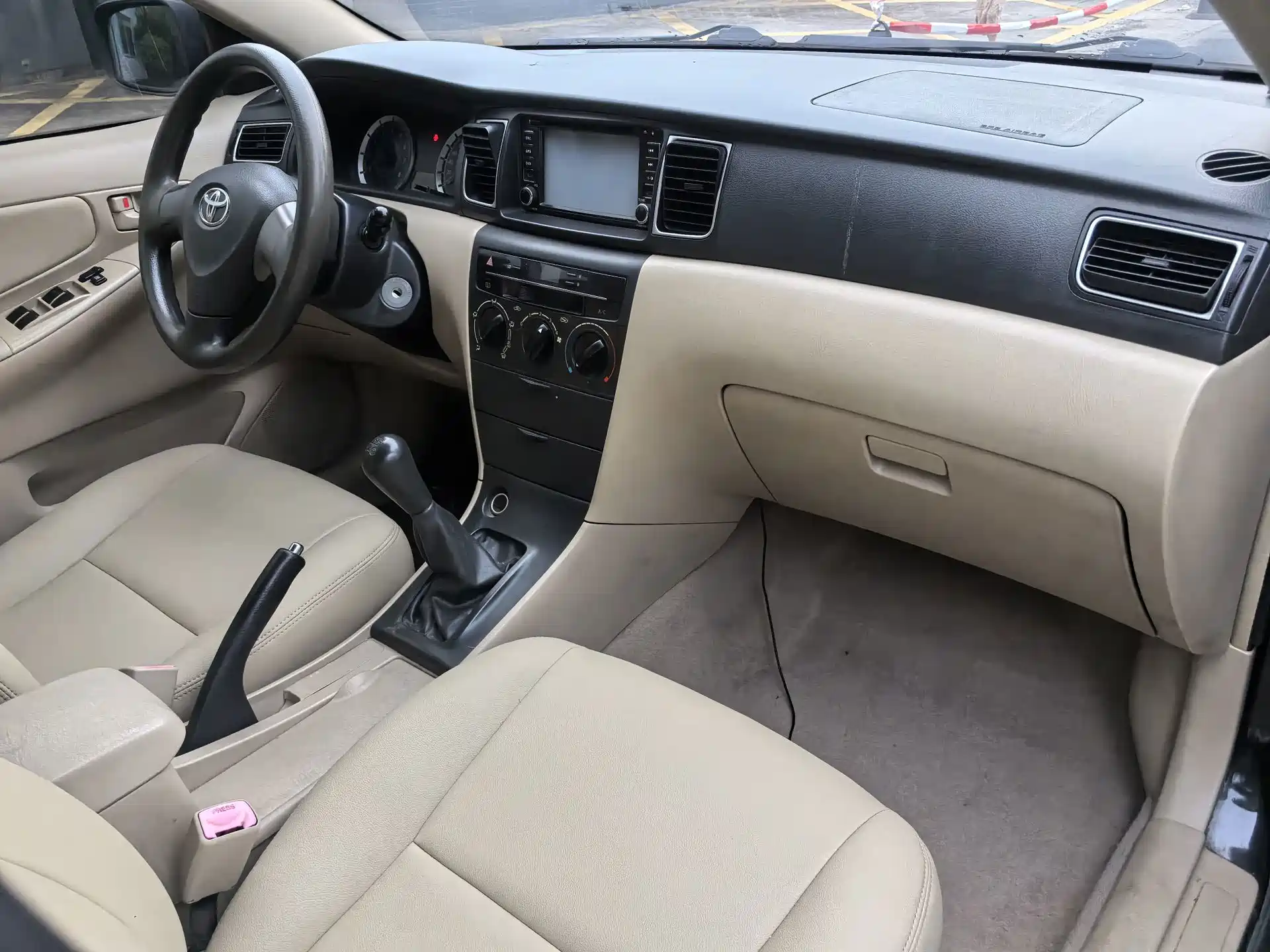 Photo 13 - Toyota Corolla