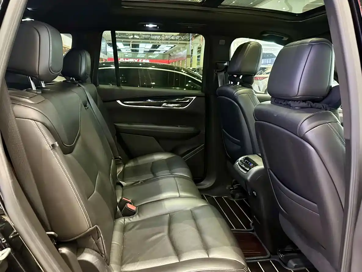 Photo 7 - Cadillac XT6