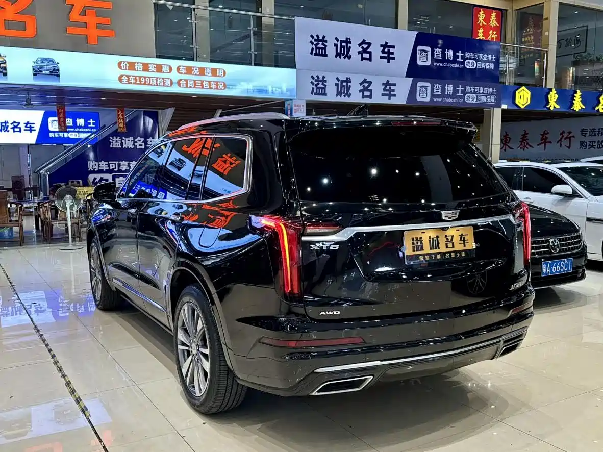Photo 15 - Cadillac XT6