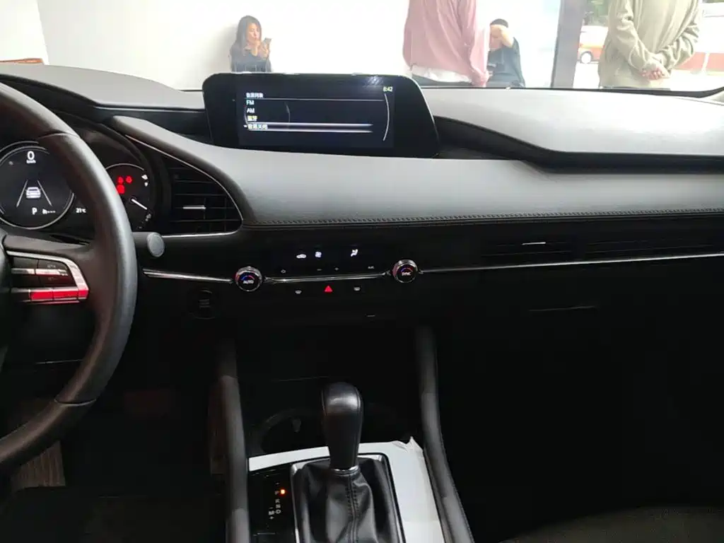صورة 13 - Mazda Mazda 3