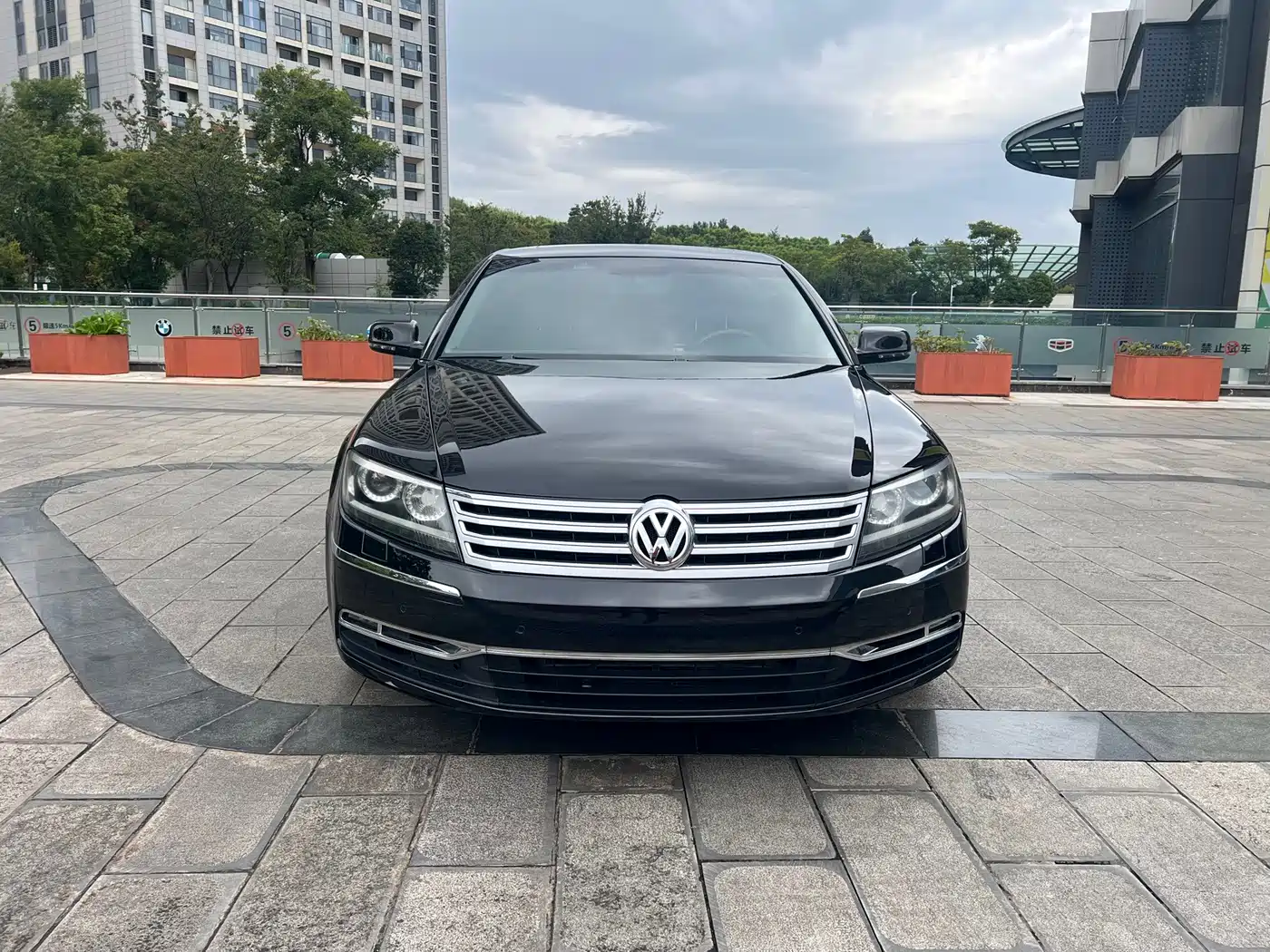 Volkswagen Phaeton 2011 2011 3.6L V6 5-Seater Extended Comfort