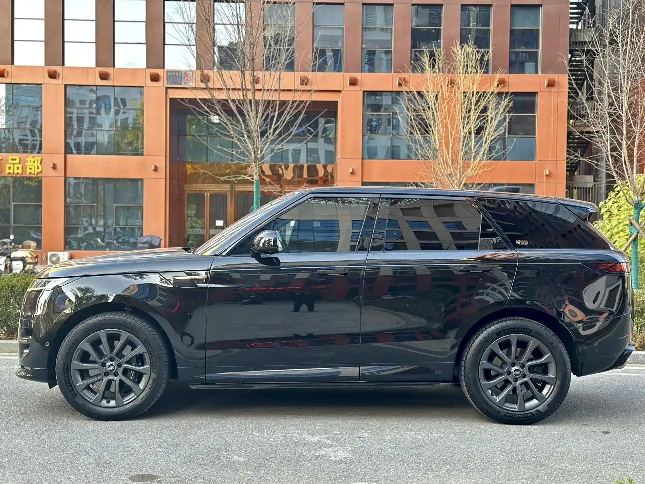 Land Rover Range Rover Sport 2023 400PS Dynamic SE фото 7