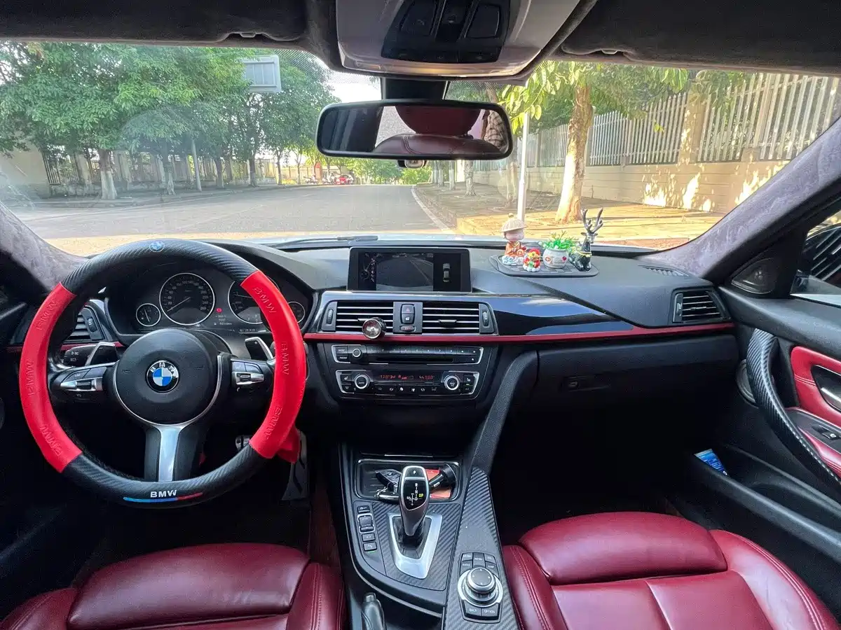 Photo 4 - BMW 3 Series