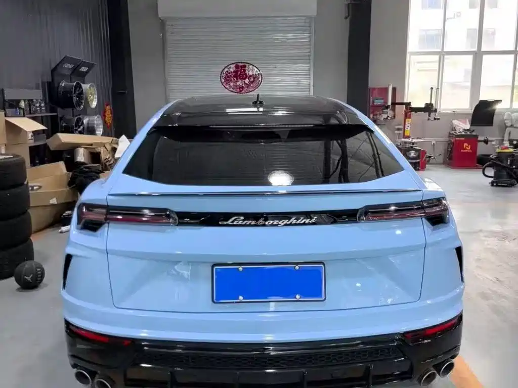 Фото 3 - Lamborghini Urus