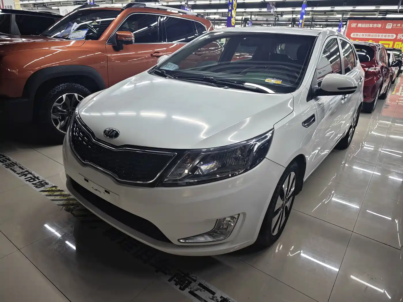 Kia K2 2012 Hatchback 1.6L AT Premium фото 2