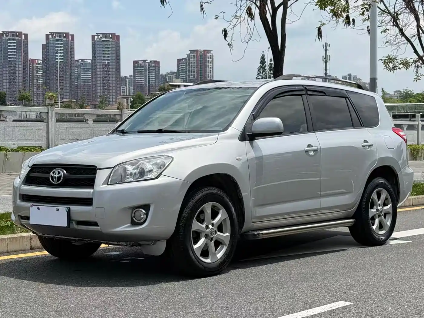 Photo 1 - Toyota RAV4 Rongfang