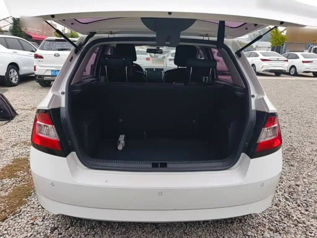 Škoda Fabia 2019 2017 1.4L Auto Car Enjoy Edition