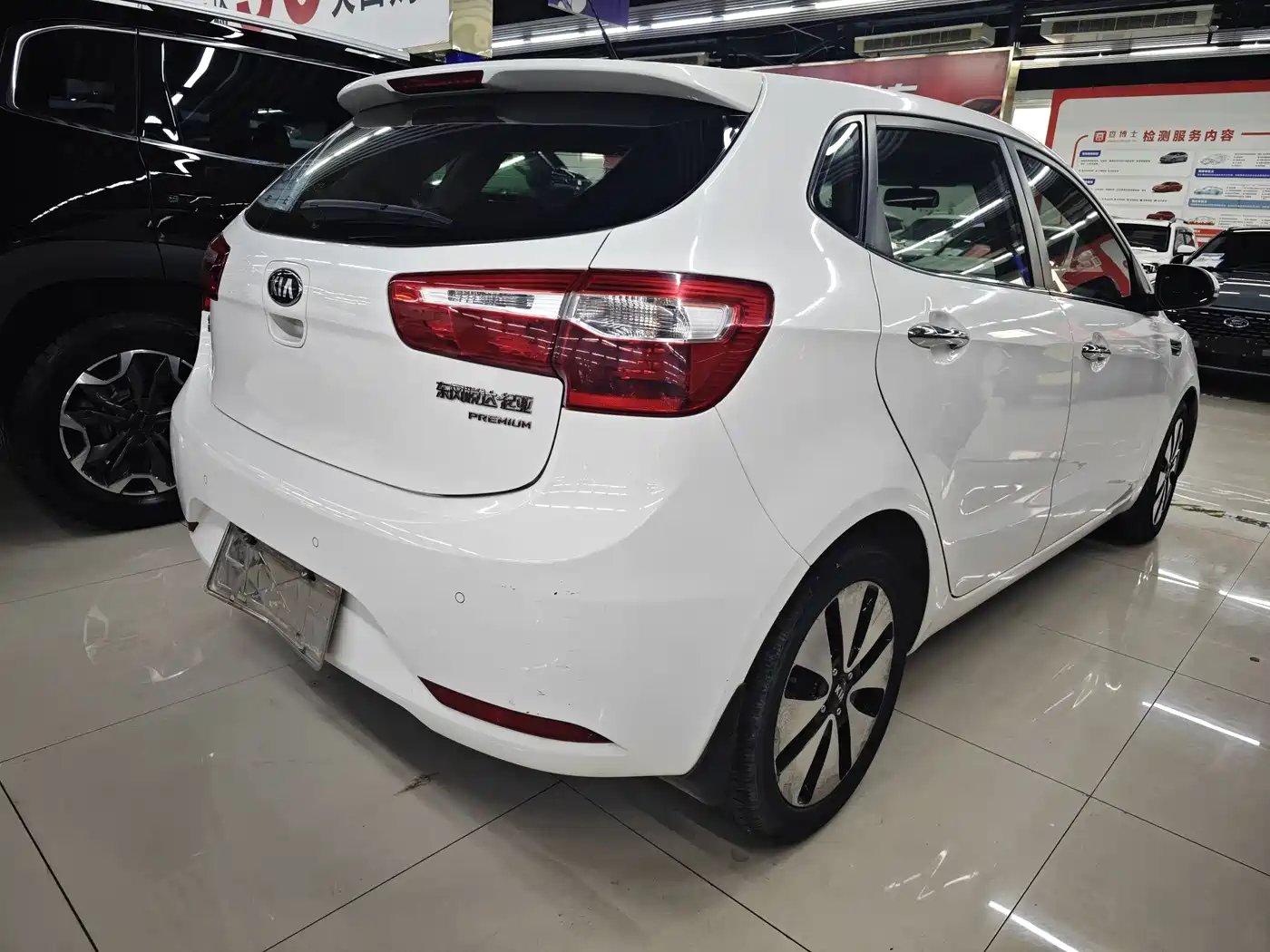 Kia K2 2012 Hatchback 1.6L AT Premium фото 6
