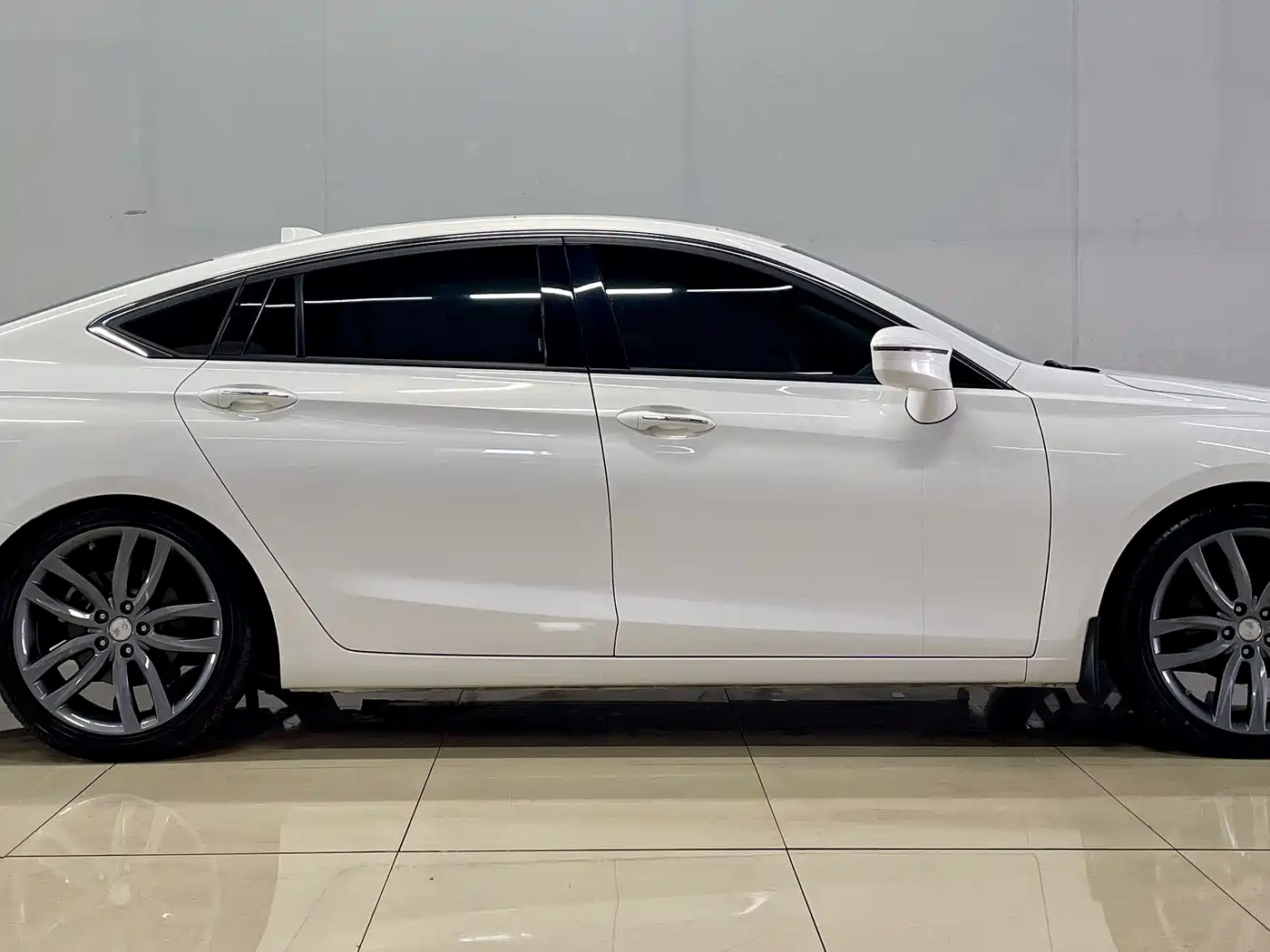 Hongqi H5 2018 2018 30TD Smart Connected Dynamic Edition