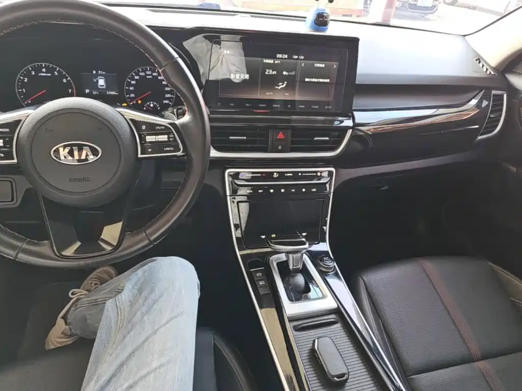 Photo 10 - Kia KX3