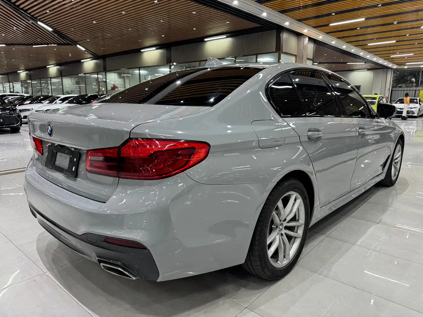 BMW 5 Series (Import) 2019 525i M Sport Package фото 8