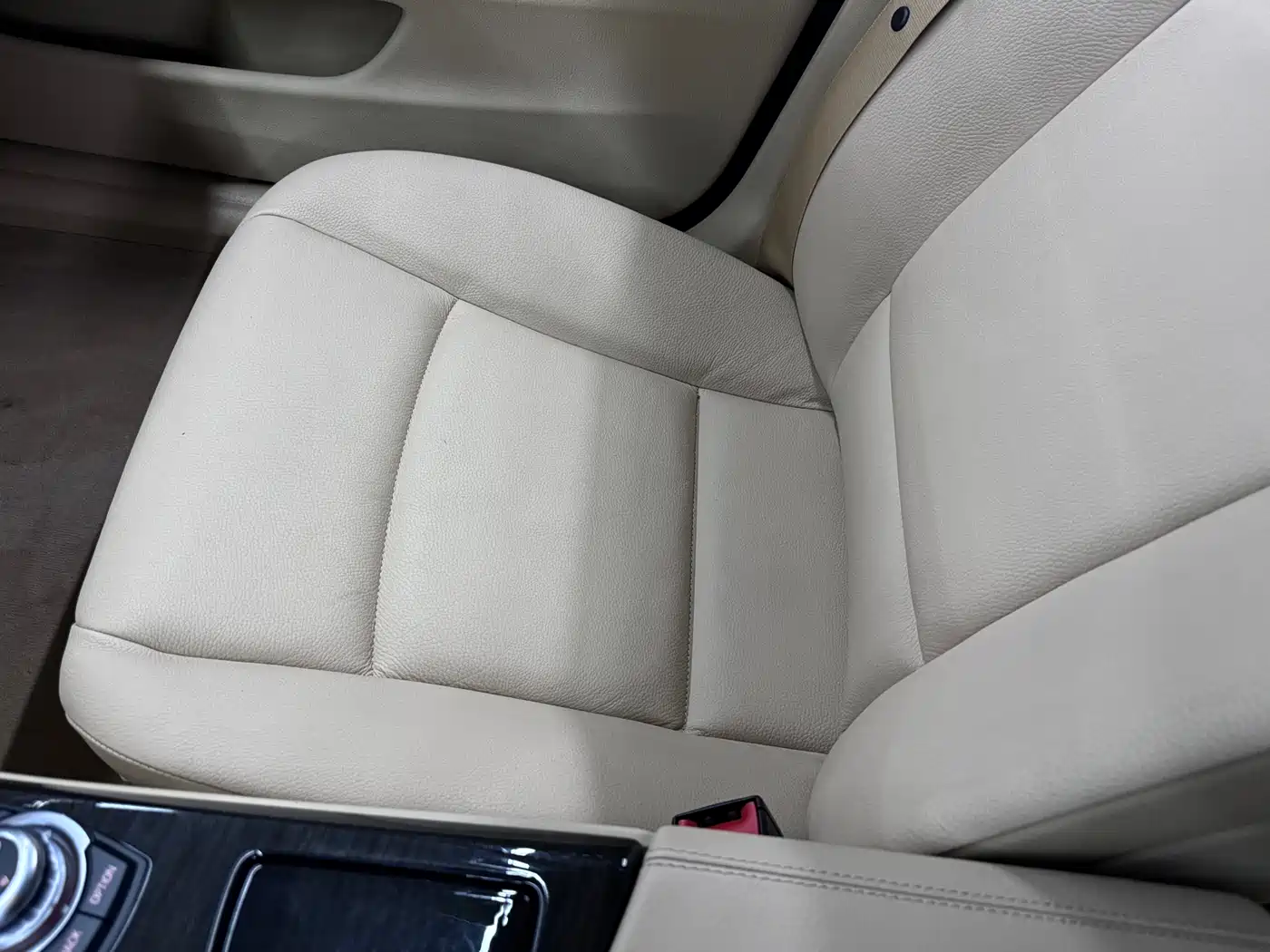 BMW 5 Series 2012 530Li Leadership фото 8