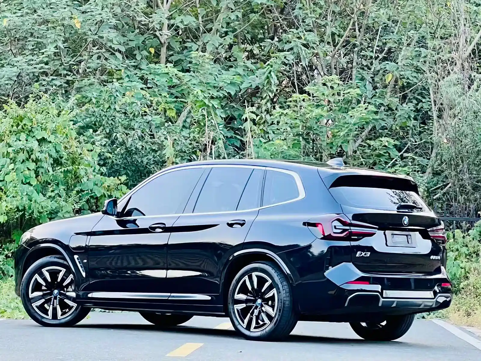 Photo 5 - BMW iX3