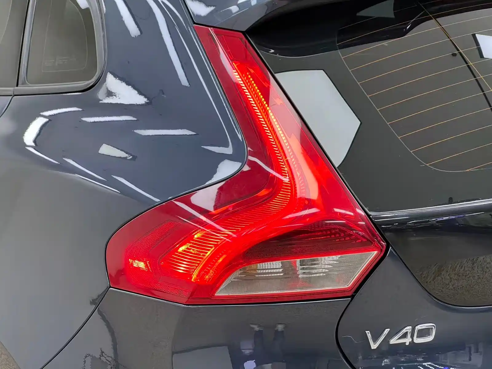 Photo 11 - Volvo V40