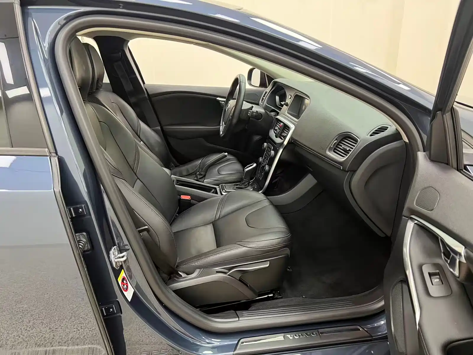 Photo 12 - Volvo V40