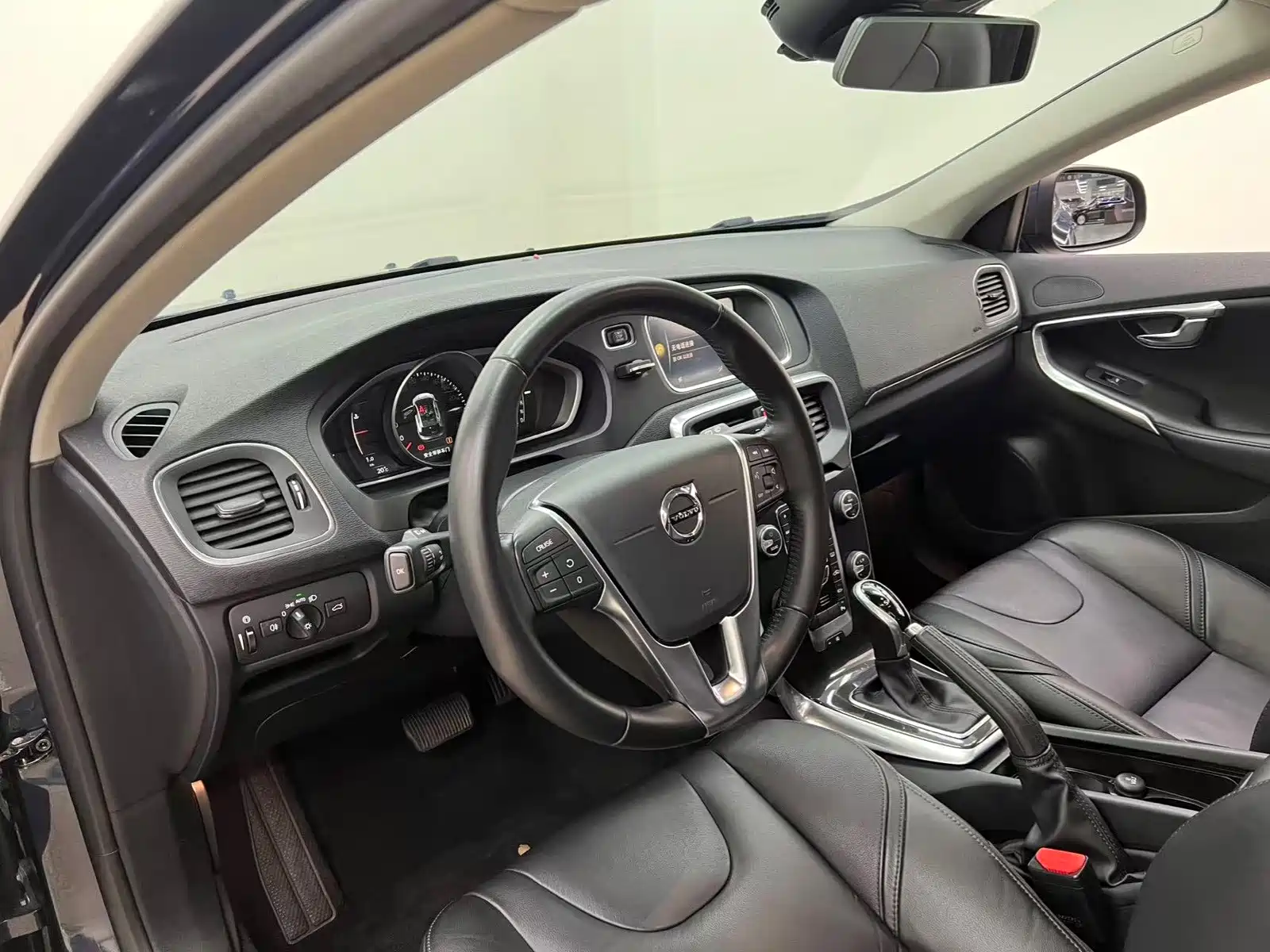 Photo 22 - Volvo V40