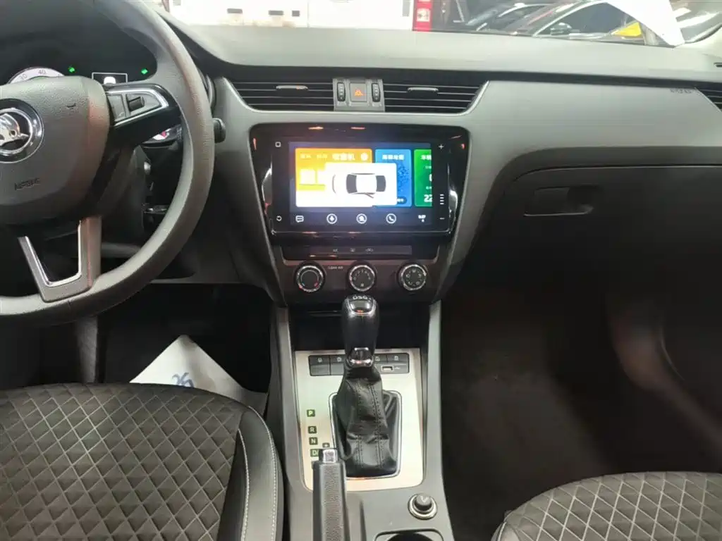 Škoda Octavia 2019 TSI280 DSG Smart Drive Luxury Edition China VI фото 13