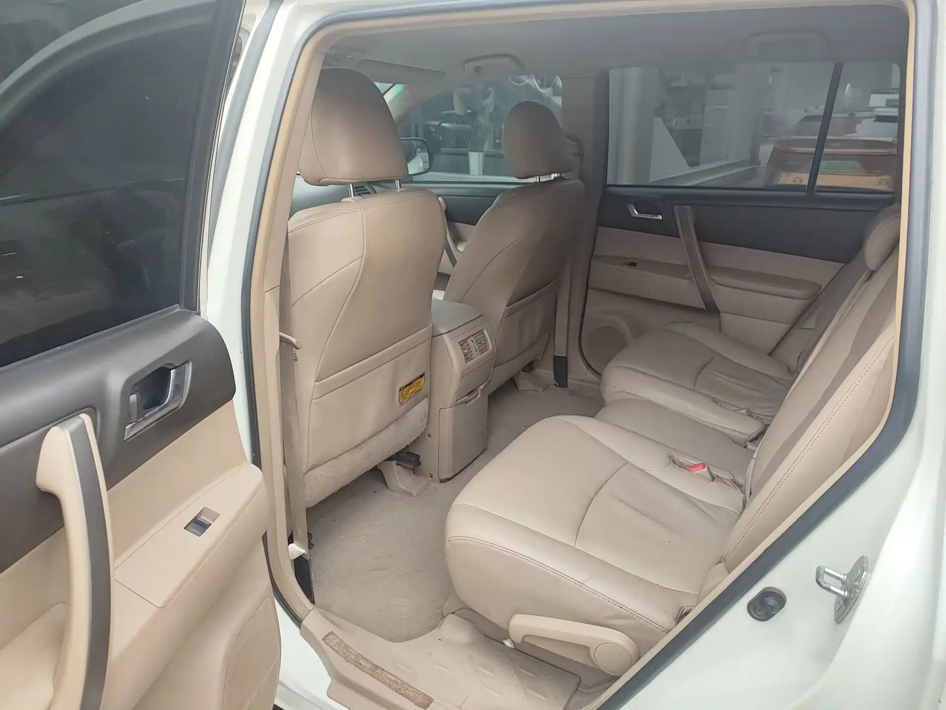 Photo 8 - Toyota Highlander