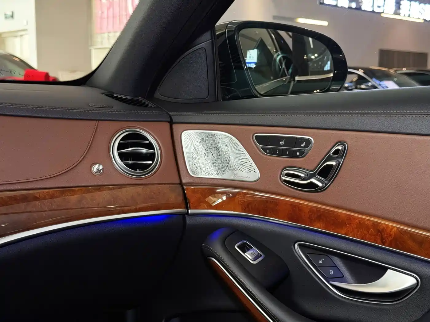 Фото 16 - Mercedes-Benz S-Class