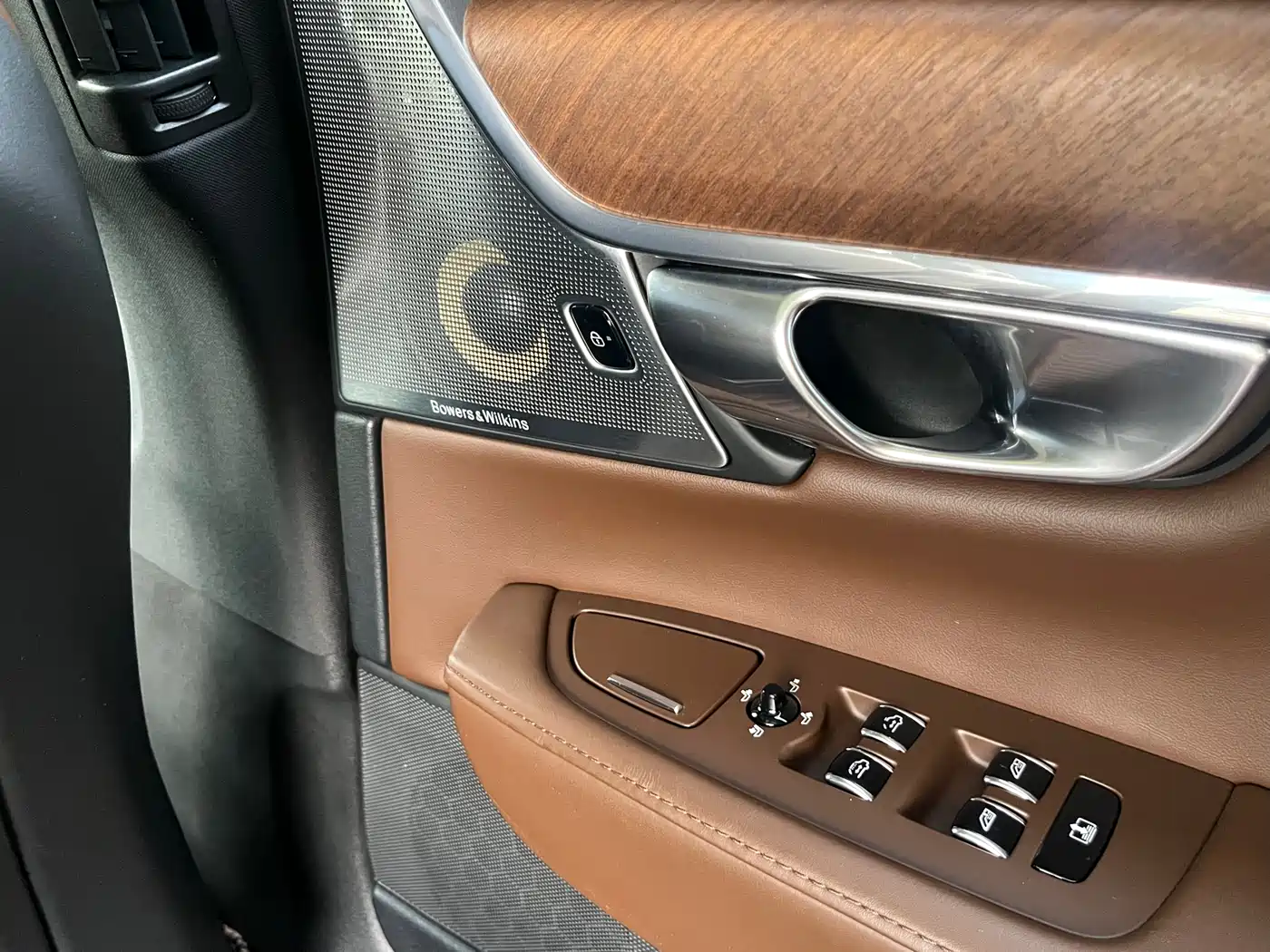 Фото 10 - Volvo S90