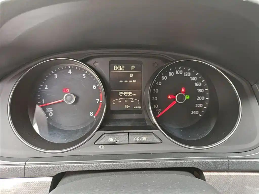 Volkswagen Lavida 2015 230TSI DSG Comfort Edition фото 12