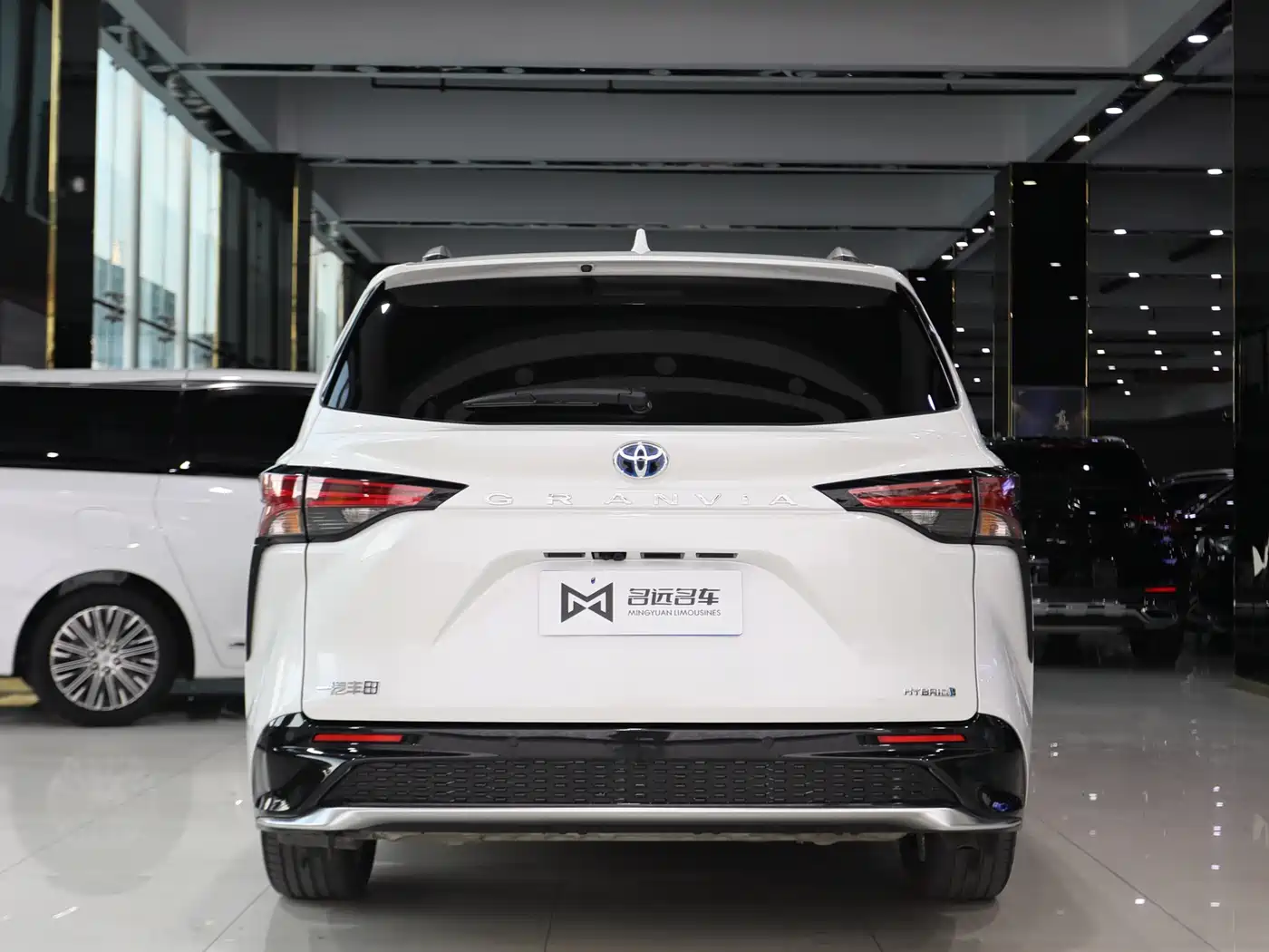 Toyota Granvia 2023 2.5L Hybrid Flagship VIP Edition фото 16