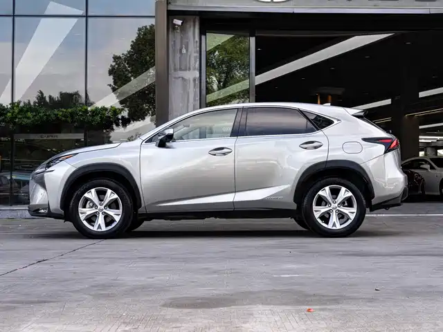 Lexus NX 2015 300h AWD Edge Edition — фото 4