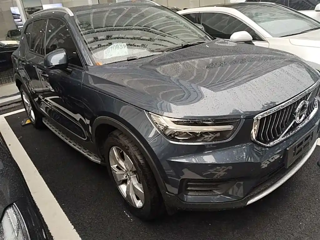 VOLVO XC40