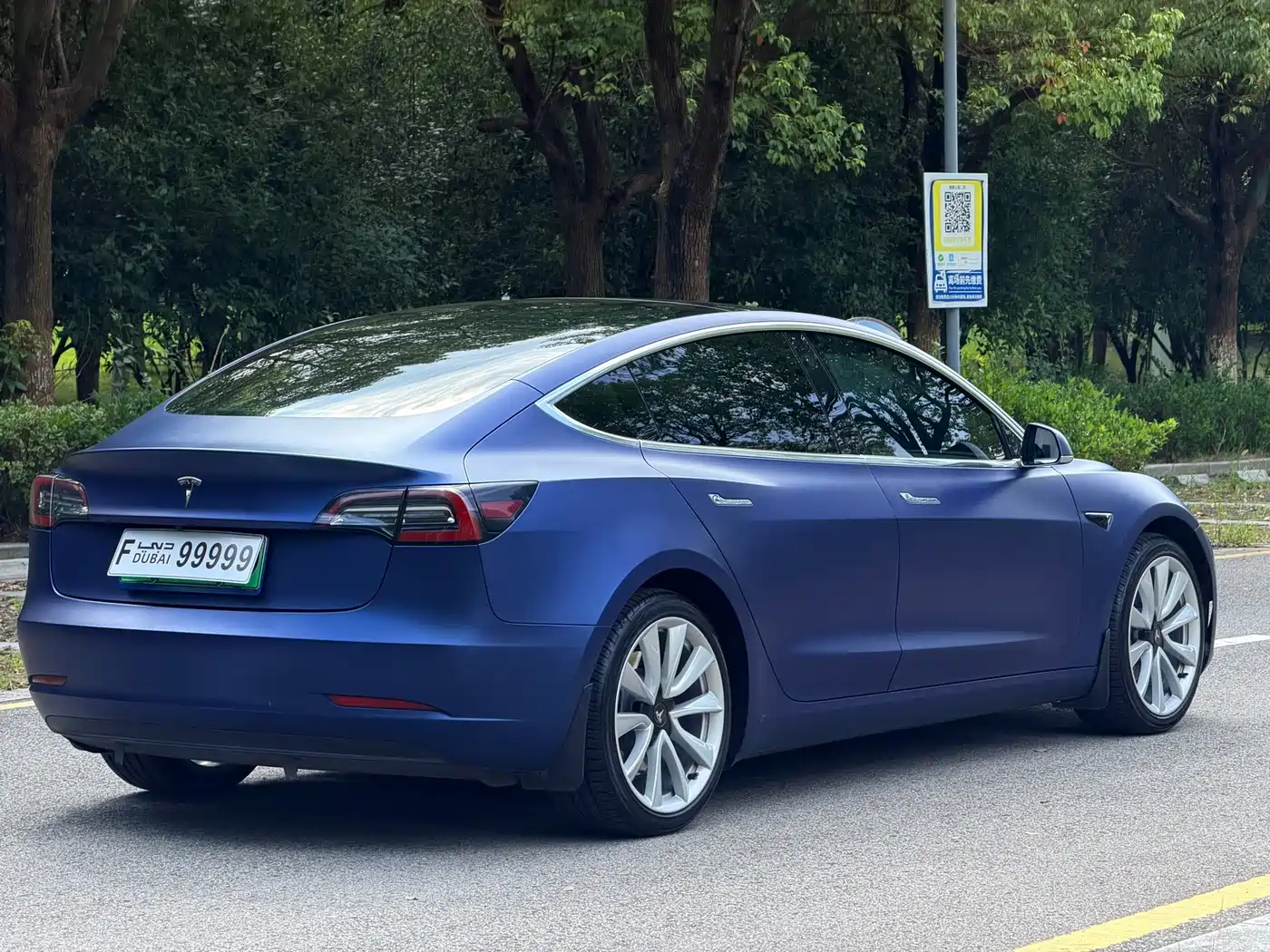 Tesla Model 3 (Import) 2019 2019 Long Range RWD Version