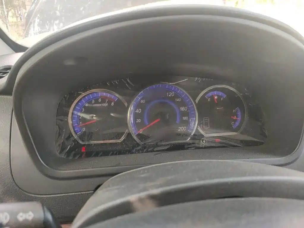 Dongfeng Fengxing Fengxing CM7 2015 2014 2.4L Manual Business Edition
