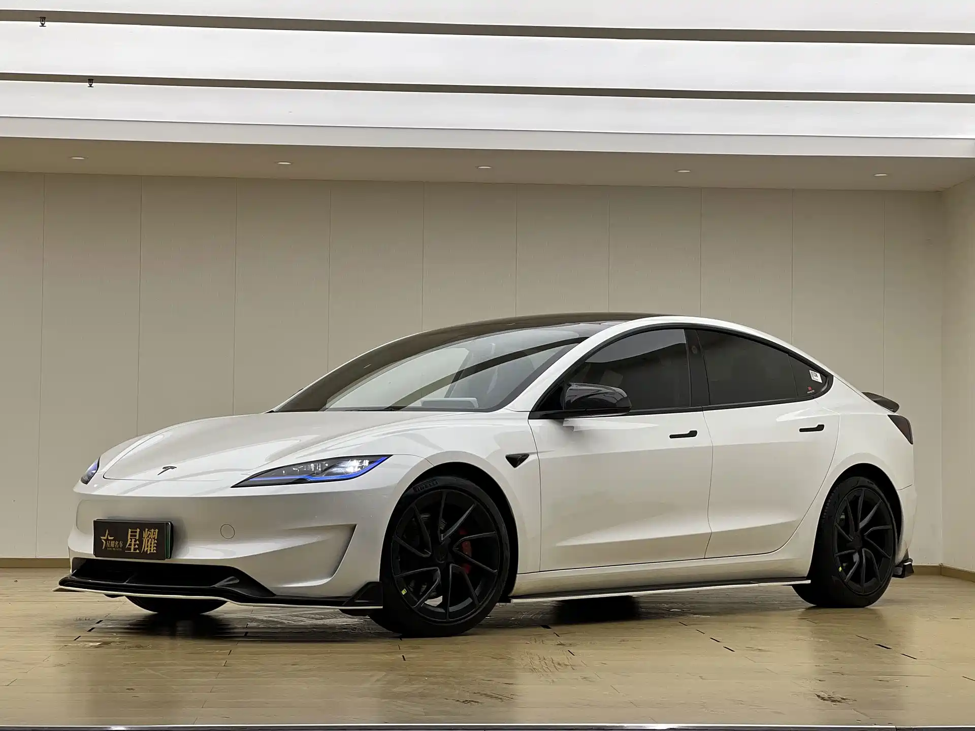 Фото 3 - Tesla Model 3